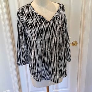 Chico’s women’s blouse in black/white pattern 2XL
